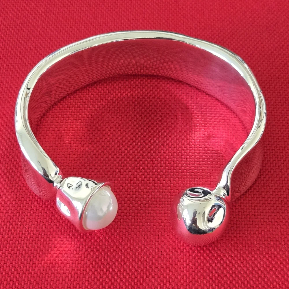Uno De 50 • Silver Cuff Bracelet with Pearl Accents